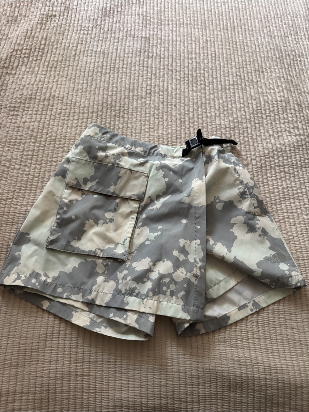The North Face Women's Camo Utility Skort - Light Gray & Cream